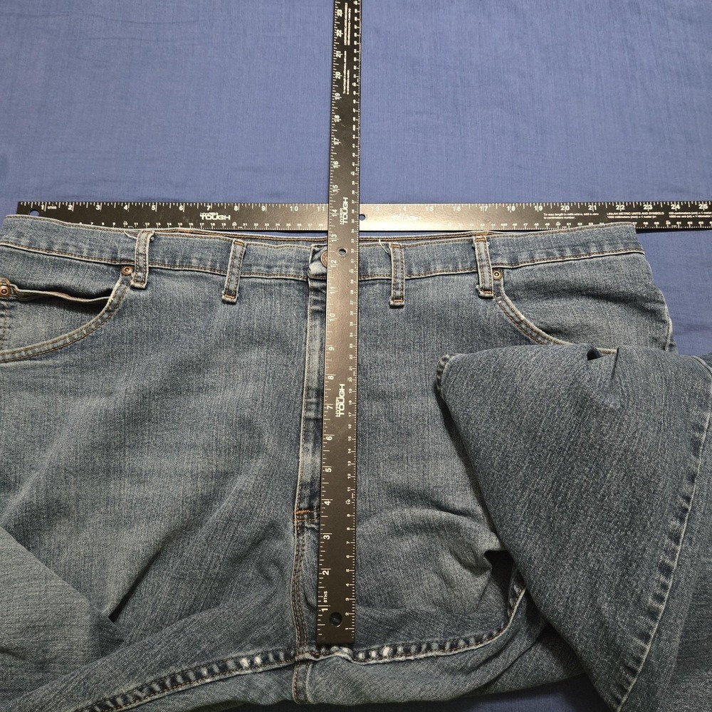 Wrangler Jeans Mens 46x32 Blue Relaxed Straight Denim Stretch Medium Wash Casual - Picture 3 of 8
